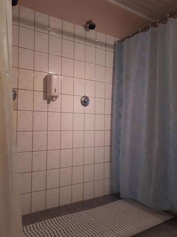 Фото номера Трехместный номер с общей ванной комнатой Гостевой дом Sõrve Guest House г. Сальме 5