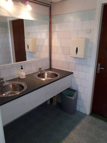 Фото номера Трехместный номер с общей ванной комнатой Гостевой дом Sõrve Guest House г. Сальме 9